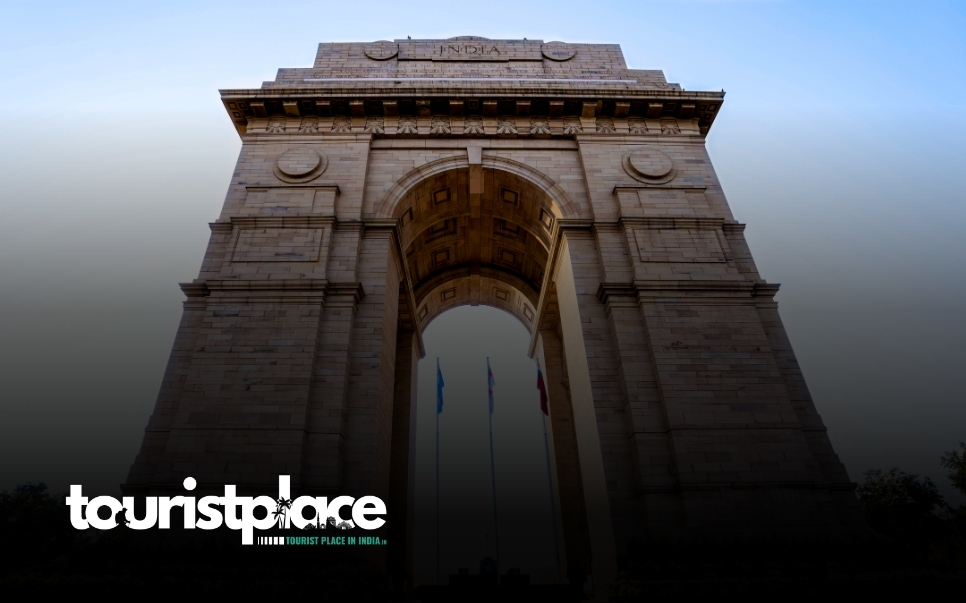 Best places to visit in Delhi including India Gate, Red Fort, Qutub Minar and Lotus Temple tourist attractions - Tourist Place In India