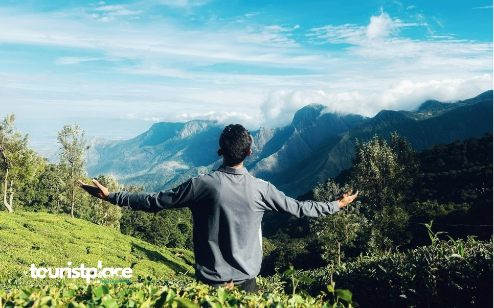 Snow-covered mountains landscape in India during winter tourism season